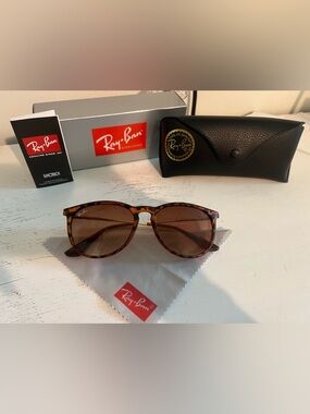 Unisex Ray Ban RB4187 Chris Sunglasses